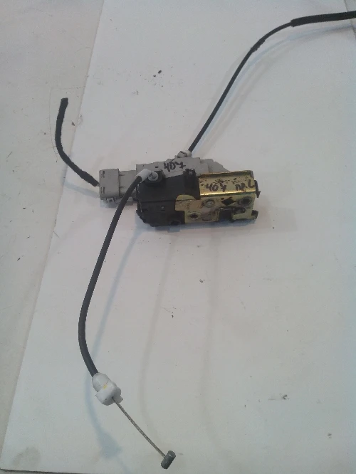 Брава врата предна лява Пежо 407