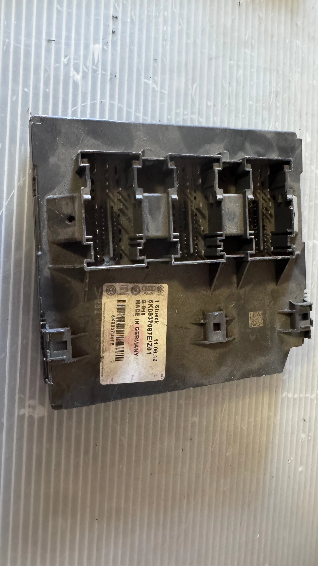   a VW Beetle - 5K0937087E   | Mobile.bg   1