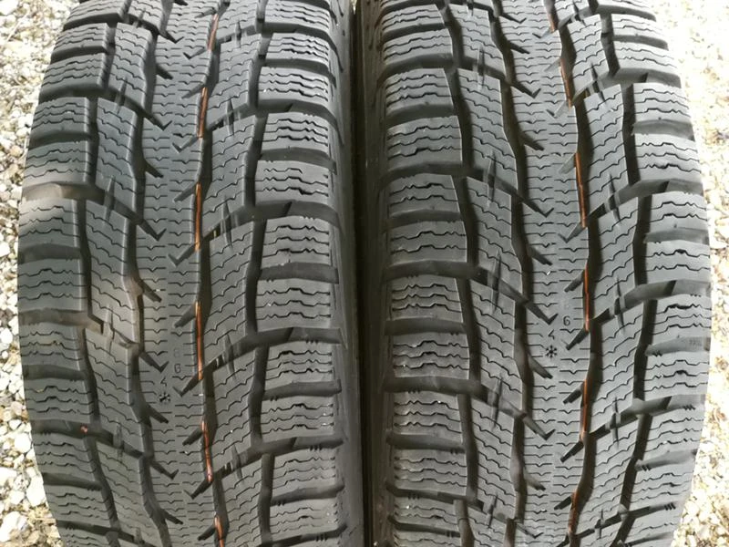 Гуми Зимни 215/60R17, снимка 1 - Гуми и джанти - 30092002