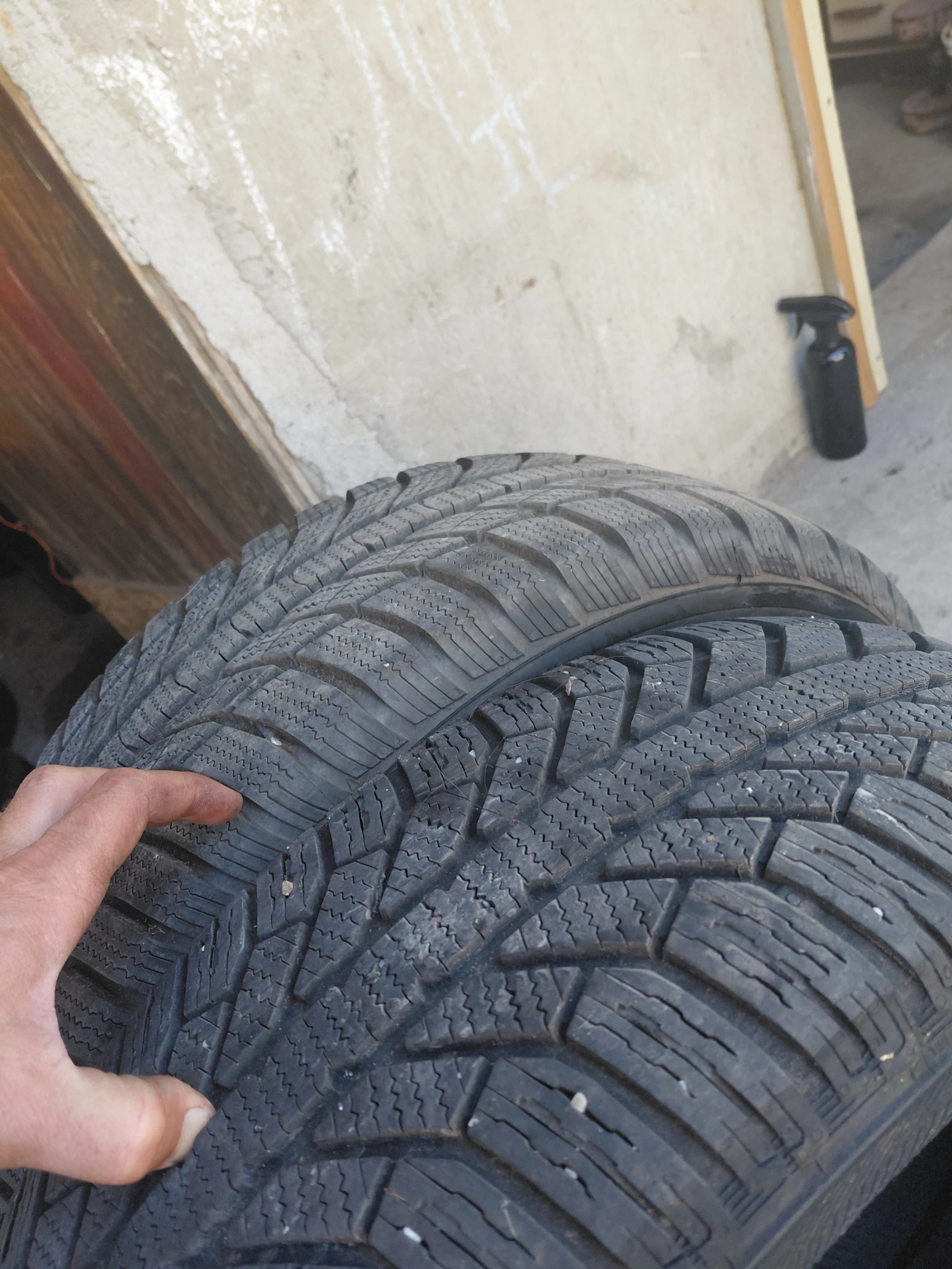 Гуми Зимни 205/55R16, снимка 2 - Гуми и джанти - 56158952