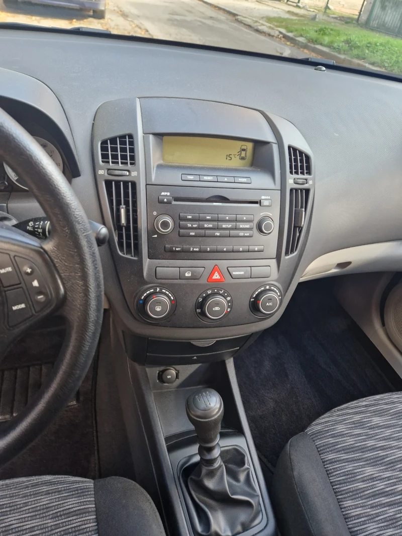 Kia Ceed 1.4, снимка 10 - Автомобили и джипове - 48244753