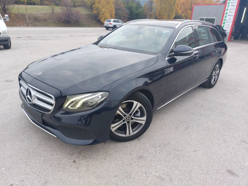 Mercedes-Benz E 220 4 MATIC, снимка 3 - Автомобили и джипове - 52307832
