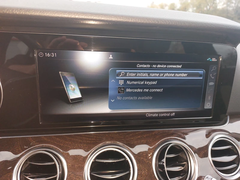 Mercedes-Benz E 220 4 MATIC, снимка 12 - Автомобили и джипове - 52307832