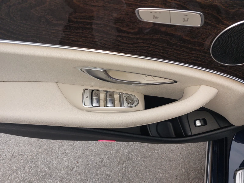 Mercedes-Benz E 220 4 MATIC, снимка 14 - Автомобили и джипове - 52307832