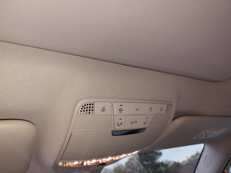 Mercedes-Benz E 220 4 MATIC, снимка 11 - Автомобили и джипове - 52307832