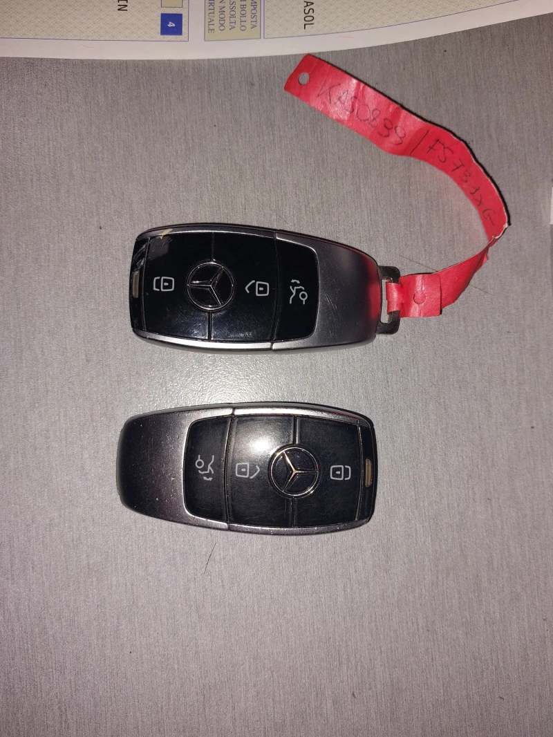 Mercedes-Benz E 220 4 MATIC, снимка 16 - Автомобили и джипове - 52307832