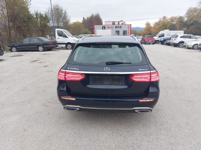 Mercedes-Benz E 220 4 MATIC, снимка 4 - Автомобили и джипове - 52307832