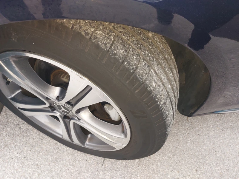 Mercedes-Benz E 220 4 MATIC, снимка 15 - Автомобили и джипове - 52307832