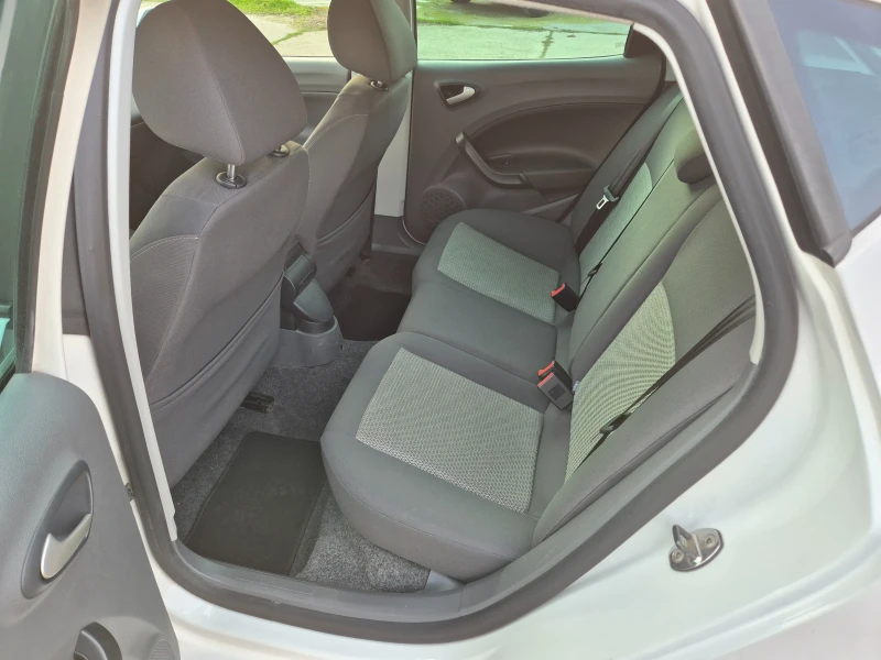 Seat Ibiza 1.4i-Италия, снимка 8 - Автомобили и джипове - 52840668