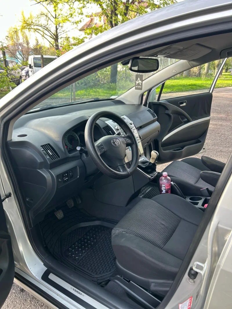 Toyota Corolla verso 2.2, снимка 8 - Автомобили и джипове - 53157471