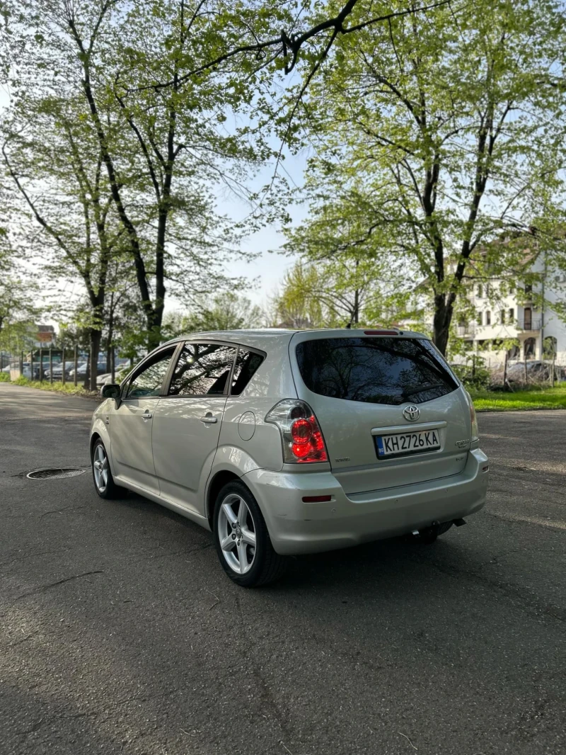 Toyota Corolla verso 2.2, снимка 3 - Автомобили и джипове - 53157471