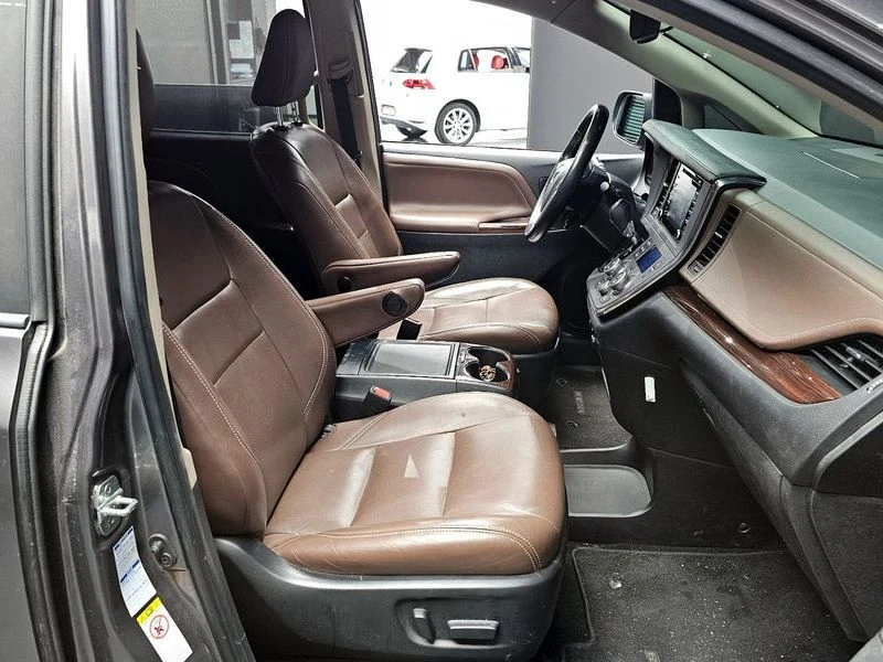 Toyota Sienna 3.5 2GR Automatic, снимка 7 - Автомобили и джипове - 55662760