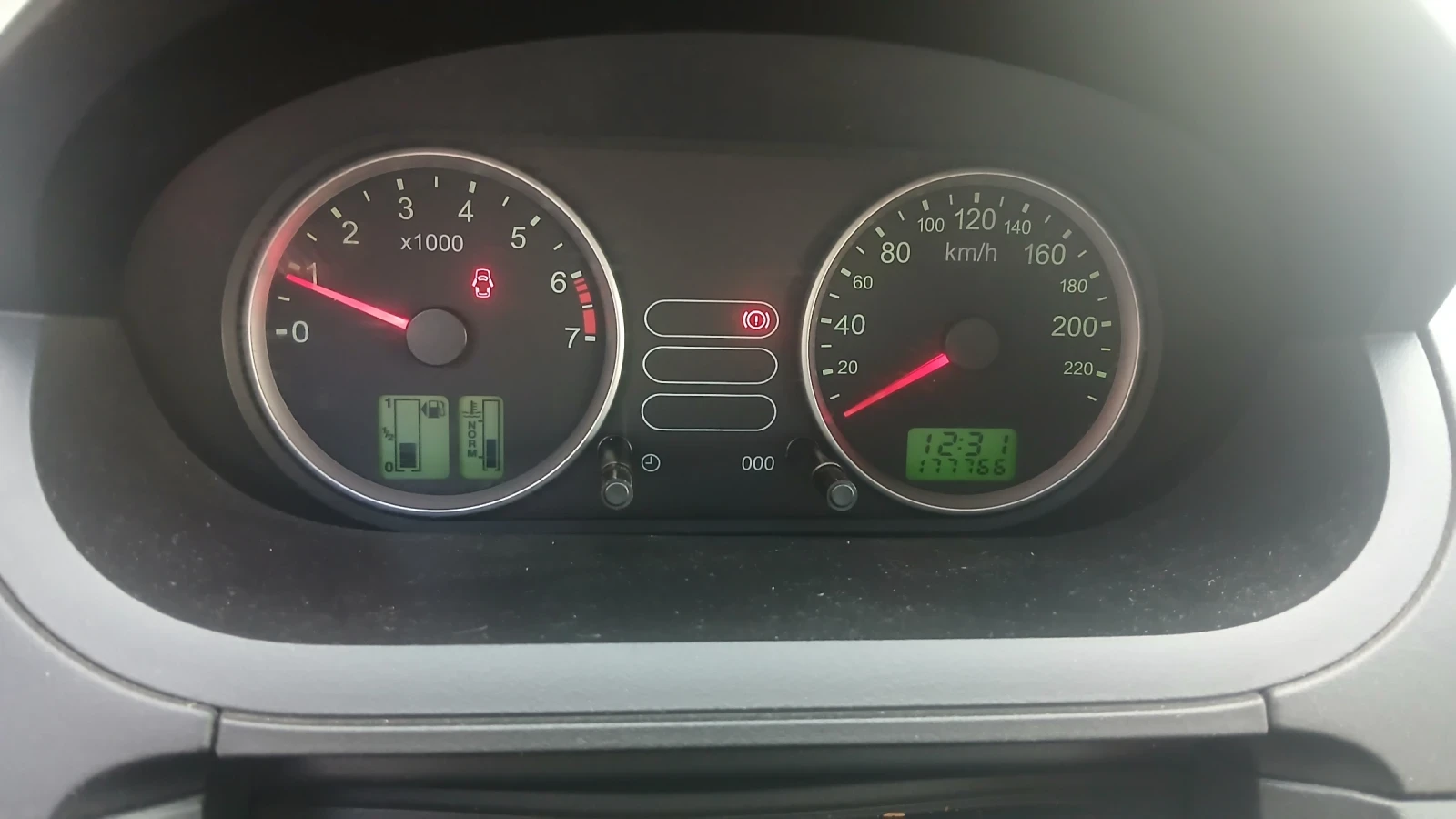 Ford Fiesta 1.3 клима - изображение 7