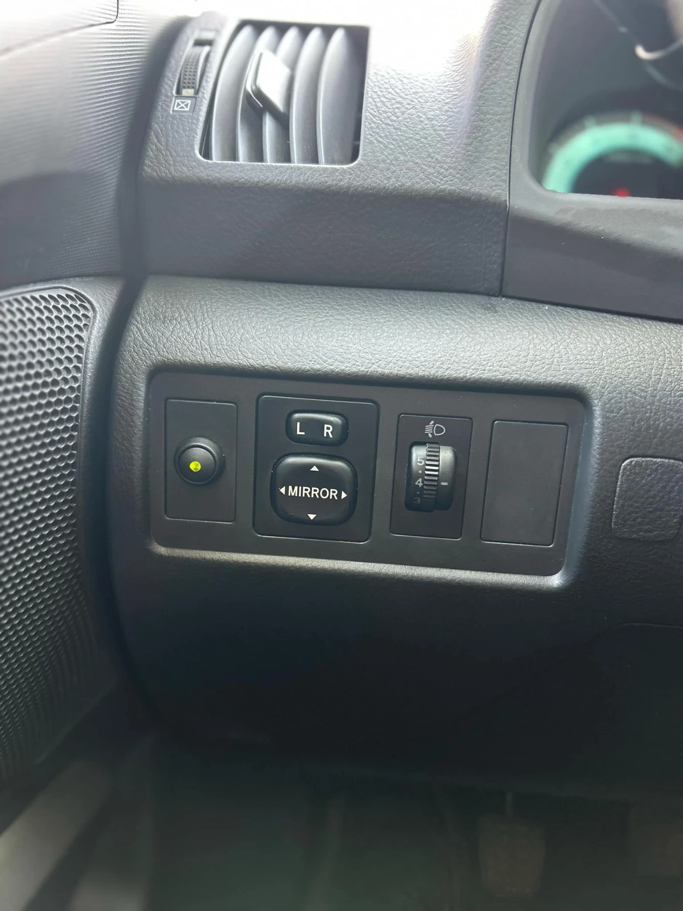 Toyota Corolla verso 2.2 - изображение 10