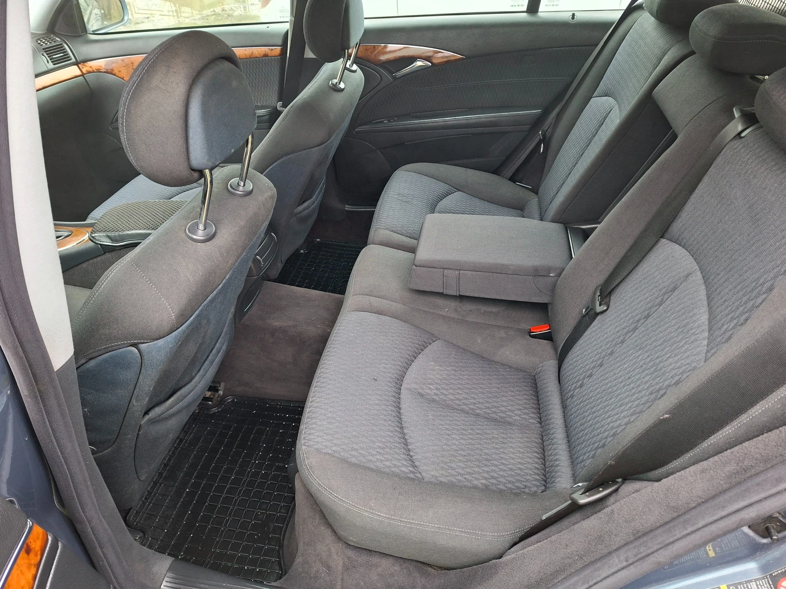 Mercedes-Benz E 320 CDI автоматик, снимка 13 - Автомобили и джипове - 53951554