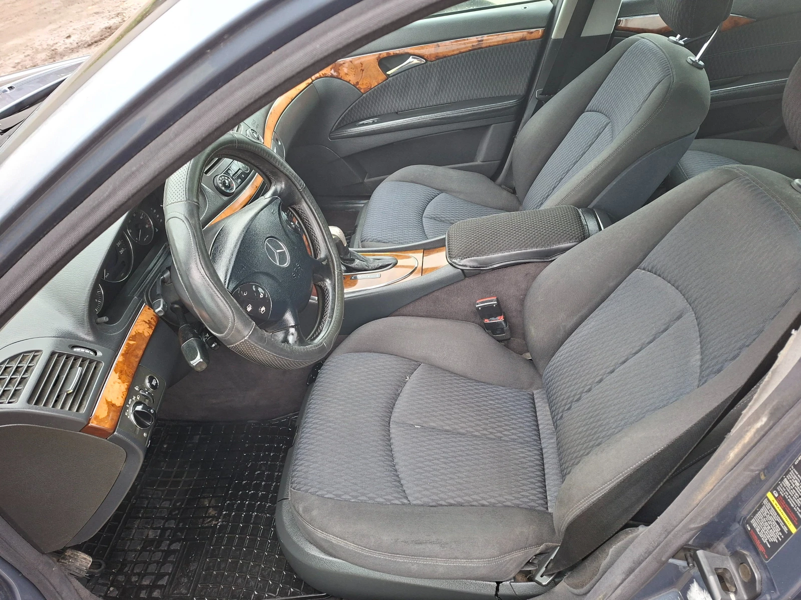 Mercedes-Benz E 320 CDI автоматик, снимка 14 - Автомобили и джипове - 53951554