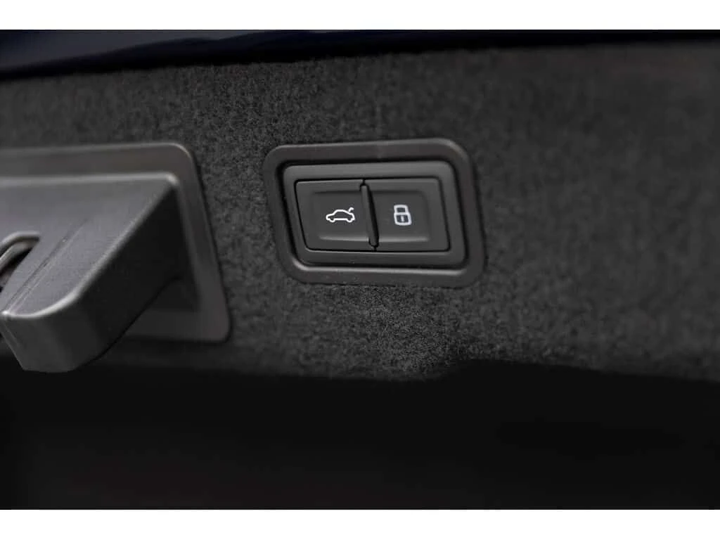 Audi A8 55TFSI Long * Фиксирана цена до БГ * CARFAX * , снимка 17 - Автомобили и джипове - 53961522