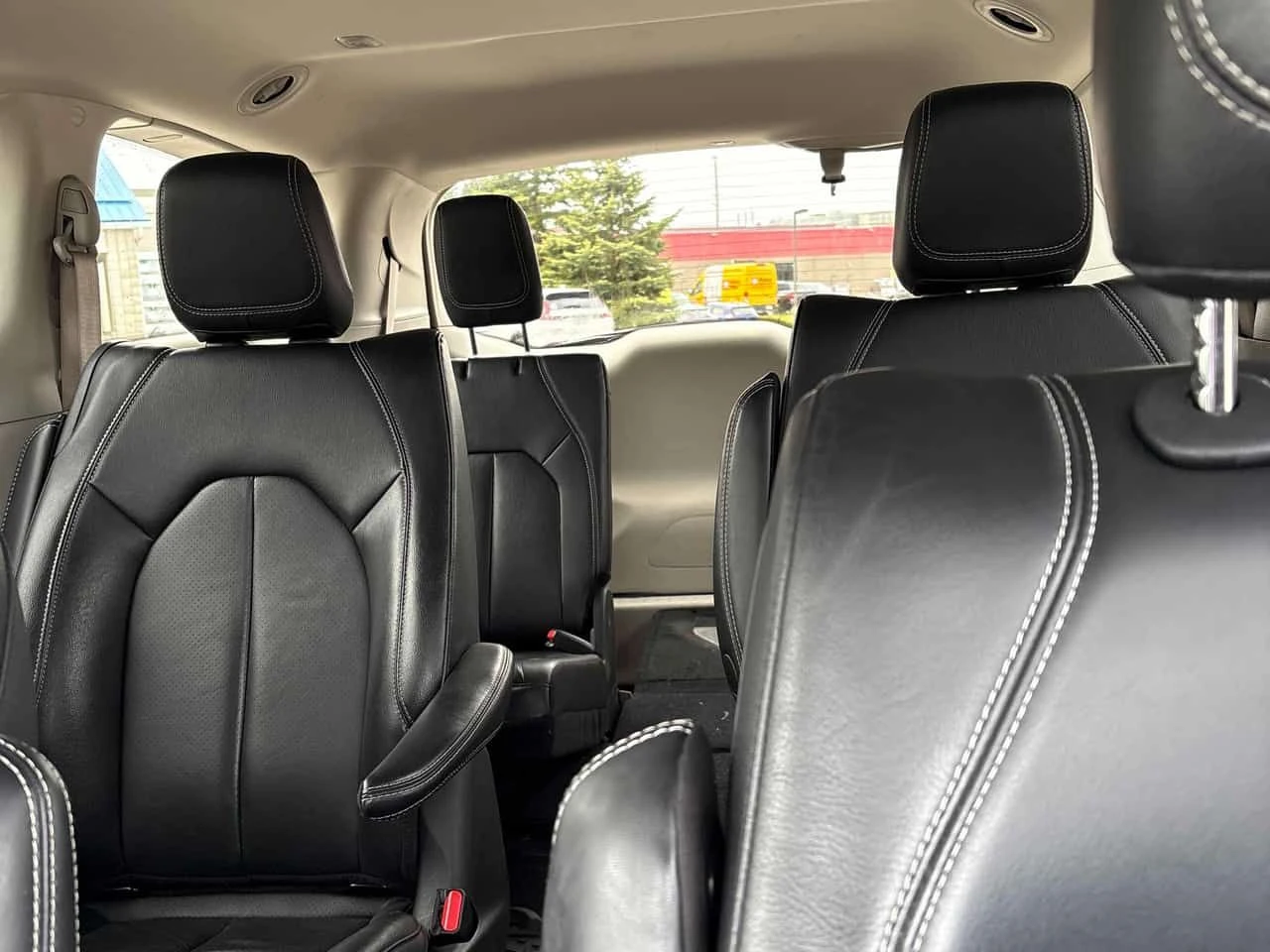 Chrysler Pacifica * Touring L * ДИСТРОНИК * 360 * ПАМЕТ, снимка 12 - Автомобили и джипове - 54623659