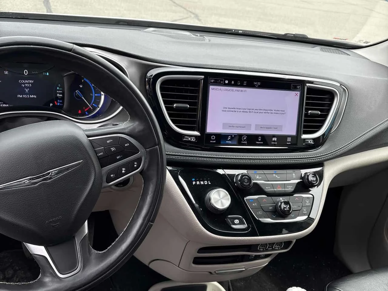 Chrysler Pacifica * Touring L * ДИСТРОНИК * 360 * ПАМЕТ, снимка 9 - Автомобили и джипове - 54623659