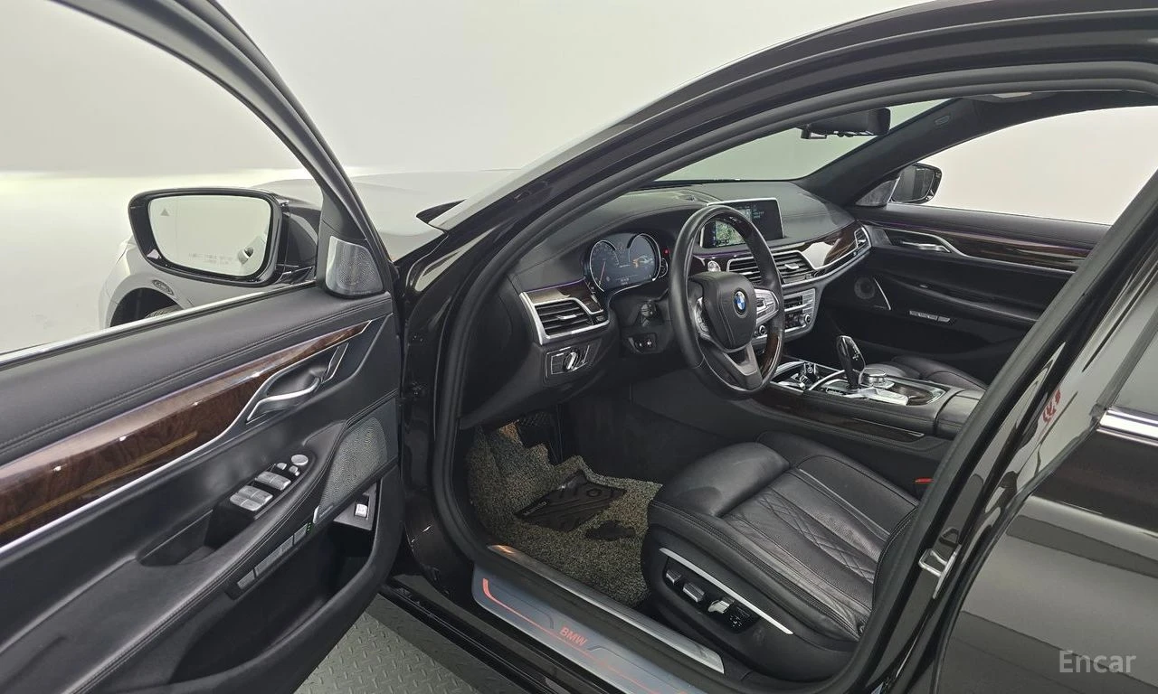 BMW 750 Li xDrive* BOWERS & WILKINS* HEAD-UP* 360 CAM* TV*, снимка 6 - Автомобили и джипове - 54713889