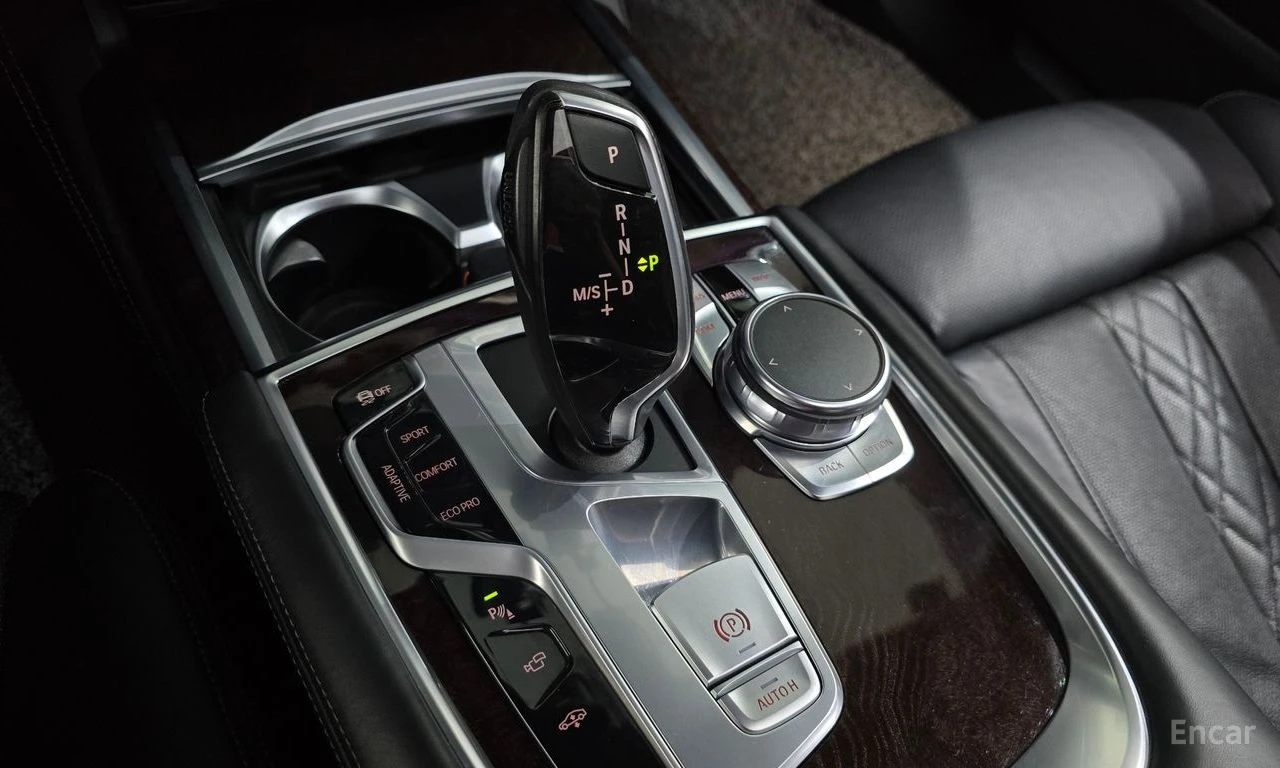 BMW 750 Li xDrive* BOWERS & WILKINS* HEAD-UP* 360 CAM* TV*, снимка 11 - Автомобили и джипове - 54713889