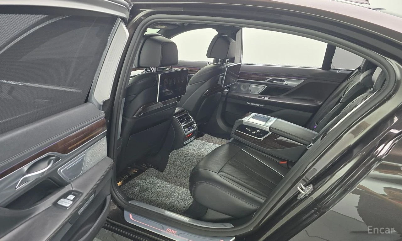 BMW 750 Li xDrive* BOWERS & WILKINS* HEAD-UP* 360 CAM* TV*, снимка 14 - Автомобили и джипове - 54713889