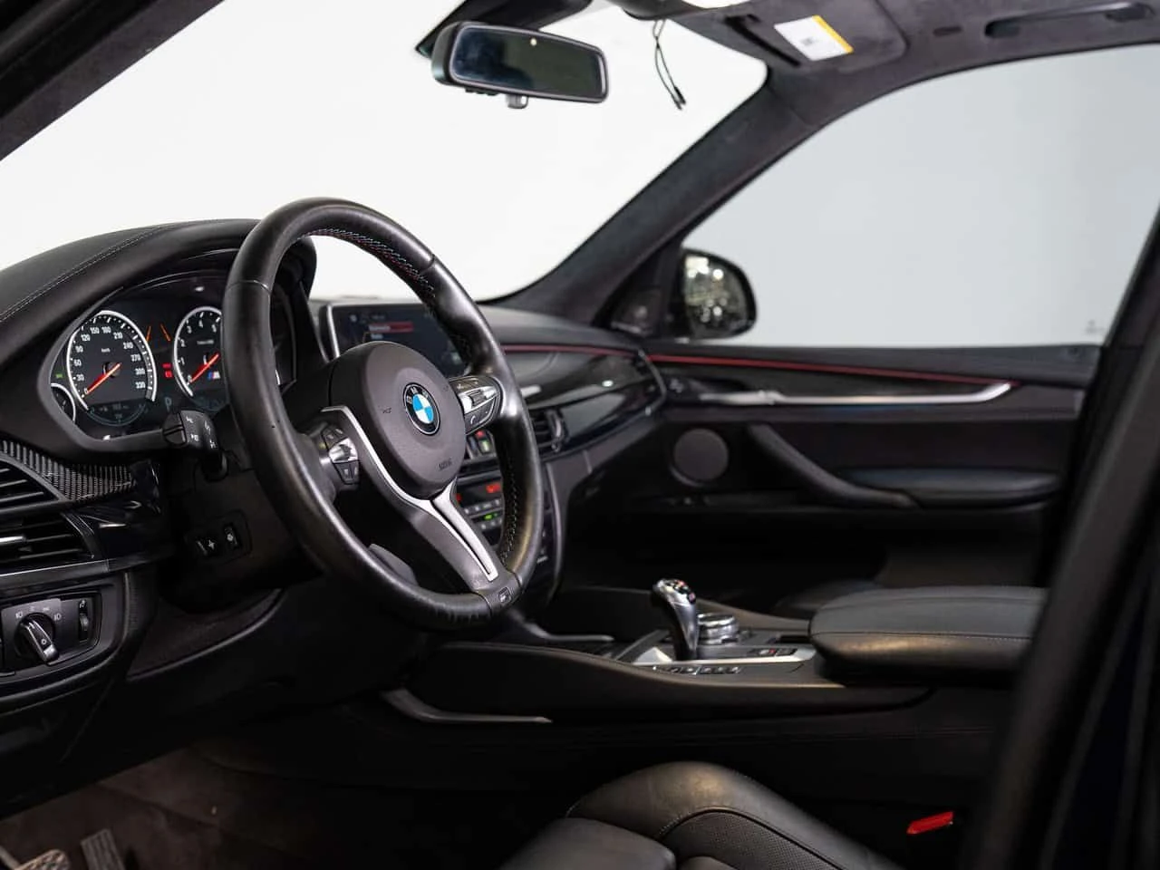 BMW X5M * PREMIUM PKG | CARBON FIBRE | 20 IN * CARFAX * ЦЕ, снимка 6 - Автомобили и джипове - 54935257