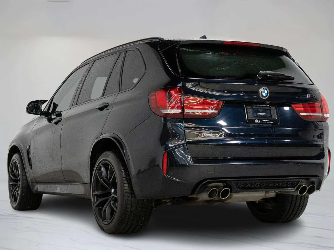 BMW X5M * PREMIUM PKG | CARBON FIBRE | 20 IN * CARFAX * ЦЕ, снимка 4 - Автомобили и джипове - 54935257