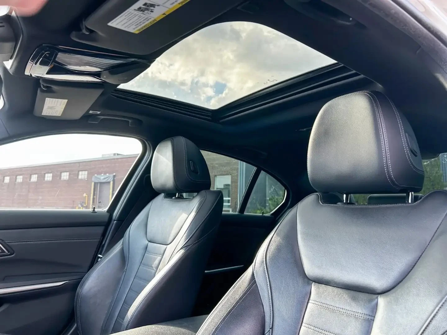 BMW 330 xDrive/M-Sport Pkg/AeroKit/Sunroof, снимка 16 - Автомобили и джипове - 55692106