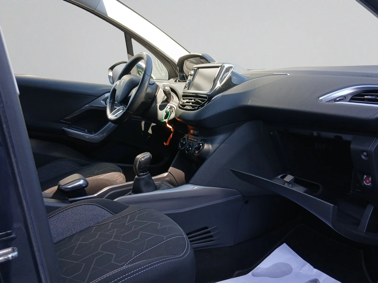 Peugeot 2008 NEW ACTIVE 1.2 e-THP 110 BVM5 STT EURO 6, снимка 15 - Автомобили и джипове - 56022286