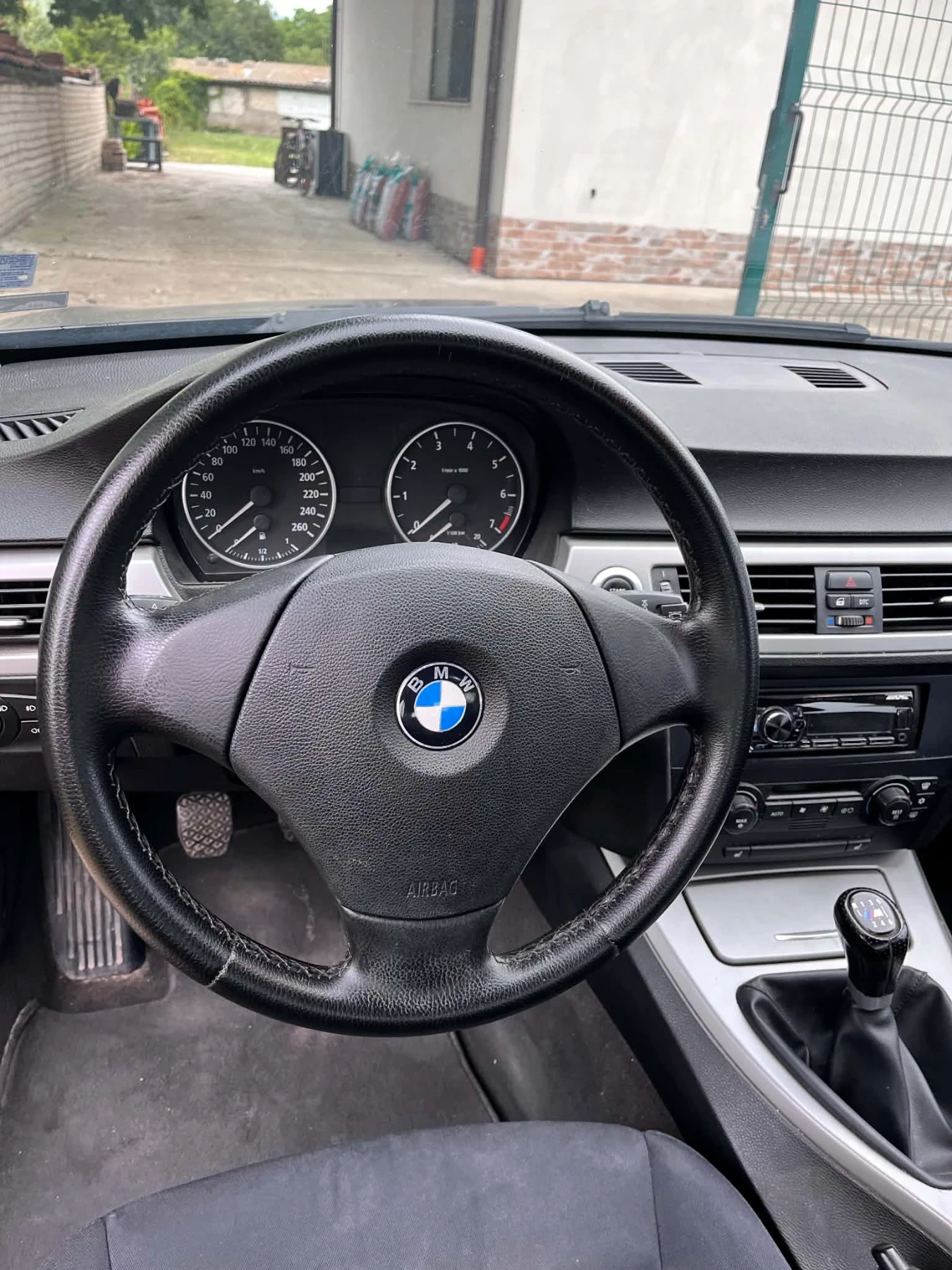 BMW 320, снимка 4 - Автомобили и джипове - 56068985