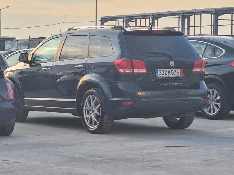 Fiat Freemont Lounge AWD 2.0Mjt 170k.c 4x4 Navi Kамера 7 места, снимка 6 - Автомобили и джипове - 53282904