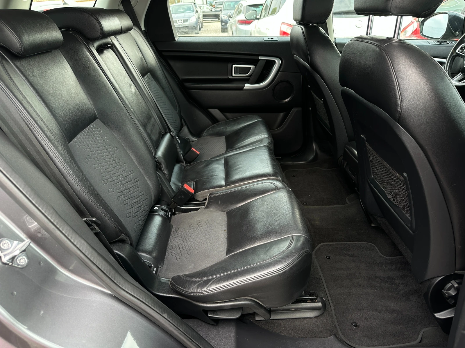 Land Rover Discovery Sport 2.0D A 4x4 - изображение 7