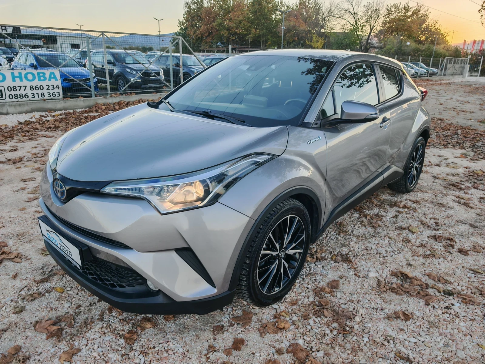 Toyota C-HR 1.8 ХИБРИД 122 К.С.!129 000 КМ!СЕРВИЗНА! КАТО НОВА - изображение 3