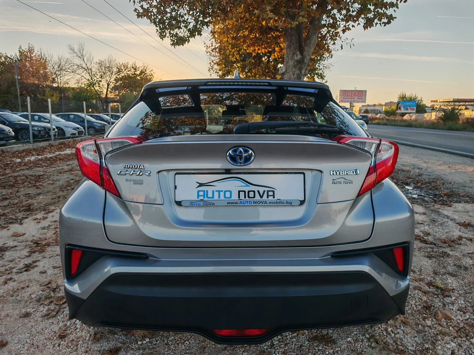 Toyota C-HR 1.8 ХИБРИД 122 К.С.!129 000 КМ!СЕРВИЗНА! КАТО НОВА - изображение 6
