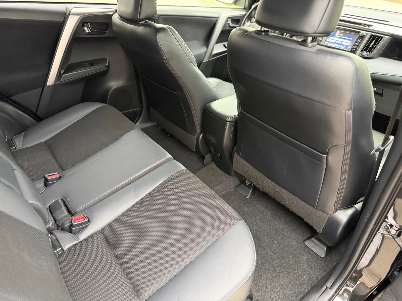 Toyota Rav4 2.0D-4D Executive, снимка 9 - Автомобили и джипове - 56086522