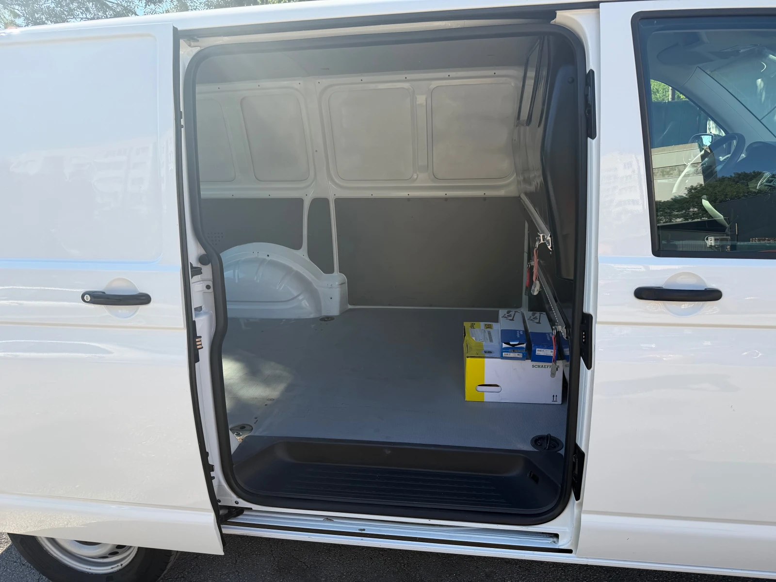 VW T5 2.0 TDI CR 102hp Euro5, снимка 16 - Бусове и автобуси - 53995007