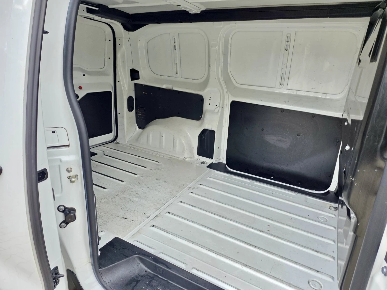 Peugeot Expert Electric 75kW, снимка 7 - Бусове и автобуси - 54383628