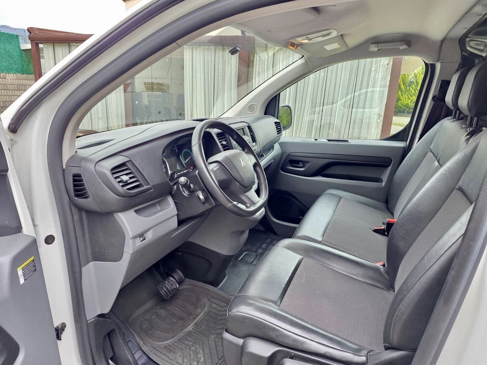 Peugeot Expert Electric 75kW, снимка 9 - Бусове и автобуси - 54383628