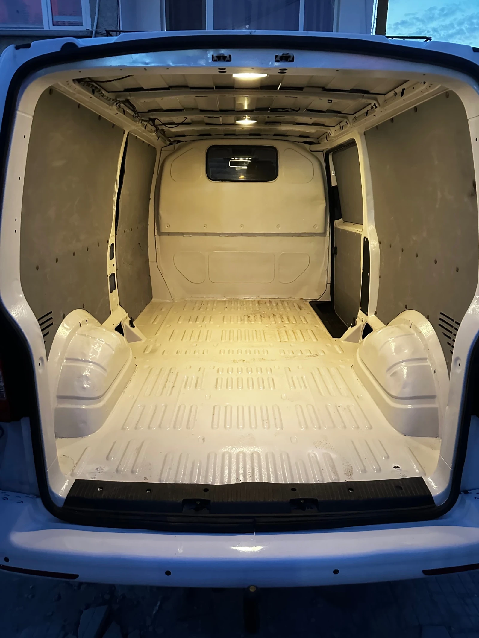 VW T5 2.0 TDI 140HP, снимка 11 - Бусове и автобуси - 54715246