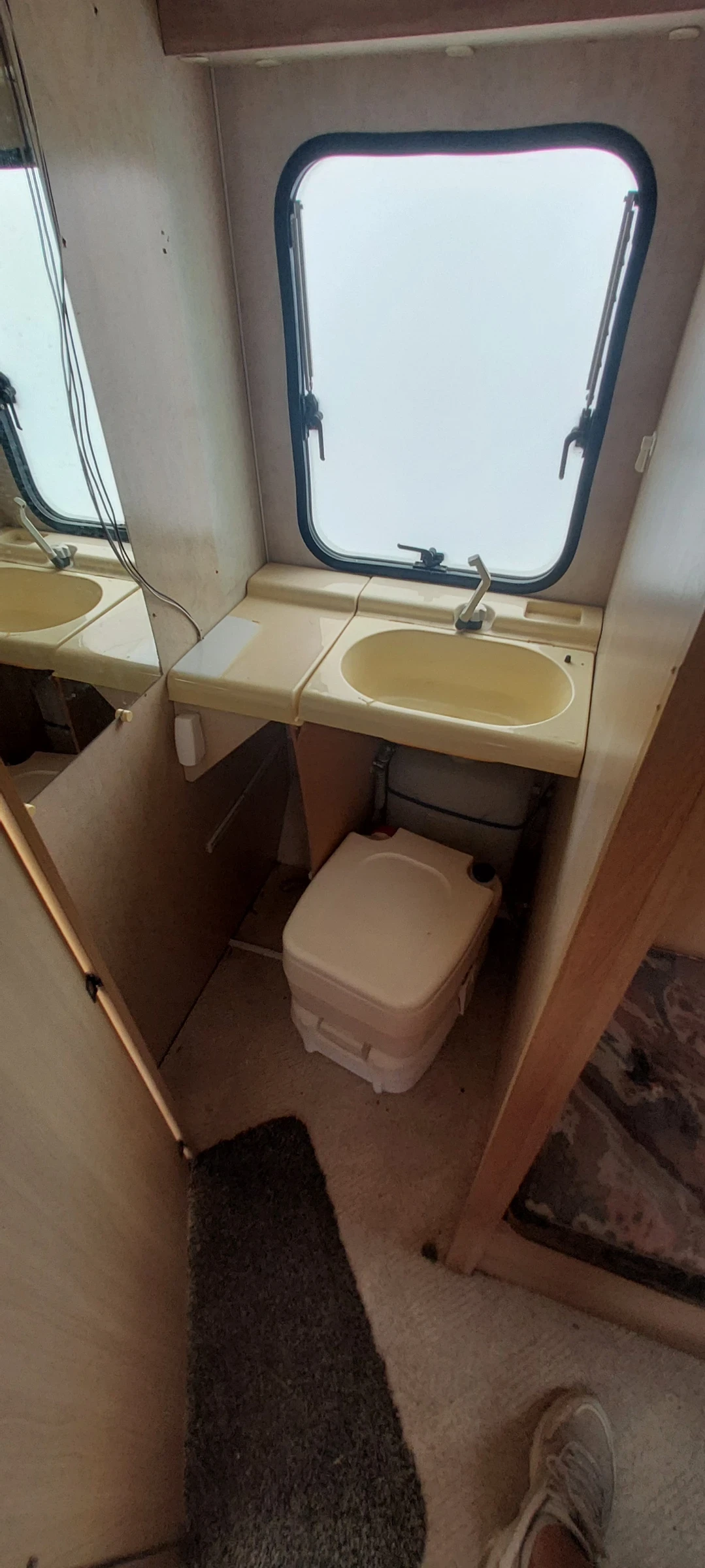 Каравана Adria Prima 400, снимка 5 - Каравани и кемпери - 54957365