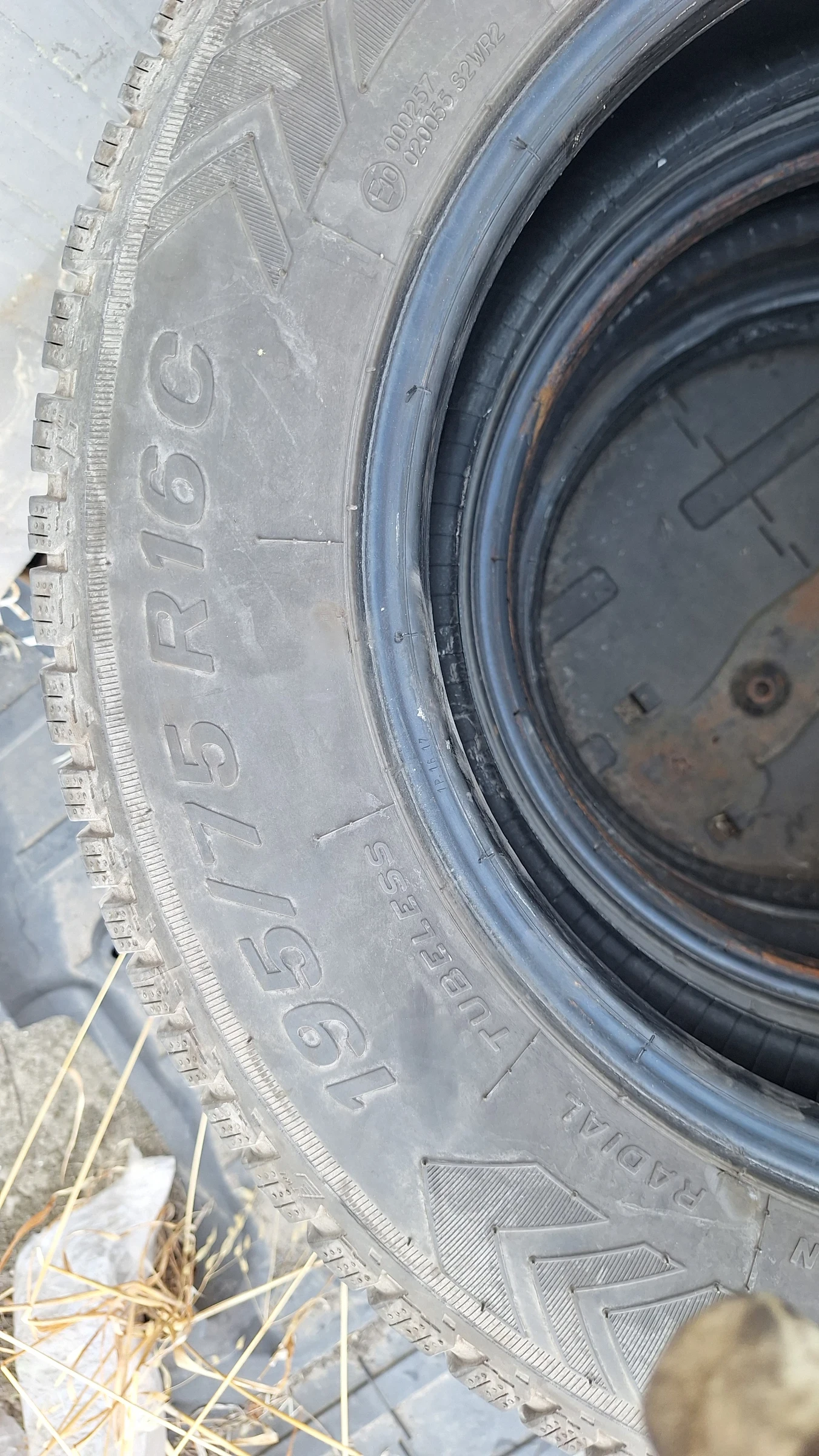 Гуми Всесезонни 195/75R16, снимка 3 - Гуми и джанти - 55790199