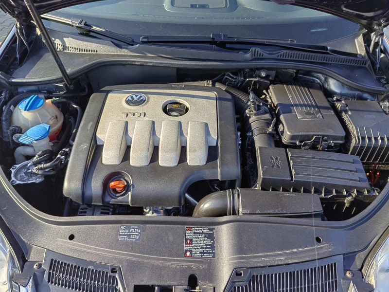 VW Jetta 2.0 TDI Highline, снимка 9 - Автомобили и джипове - 49506237