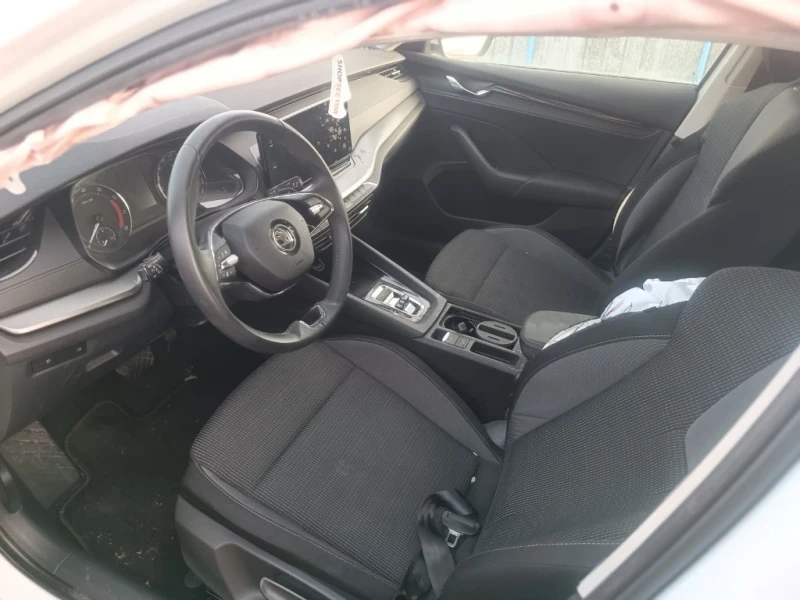 Skoda Octavia 1.5, снимка 2 - Автомобили и джипове - 49926069