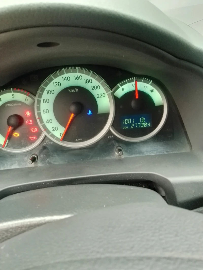 Toyota Corolla verso, снимка 8 - Автомобили и джипове - 52101139