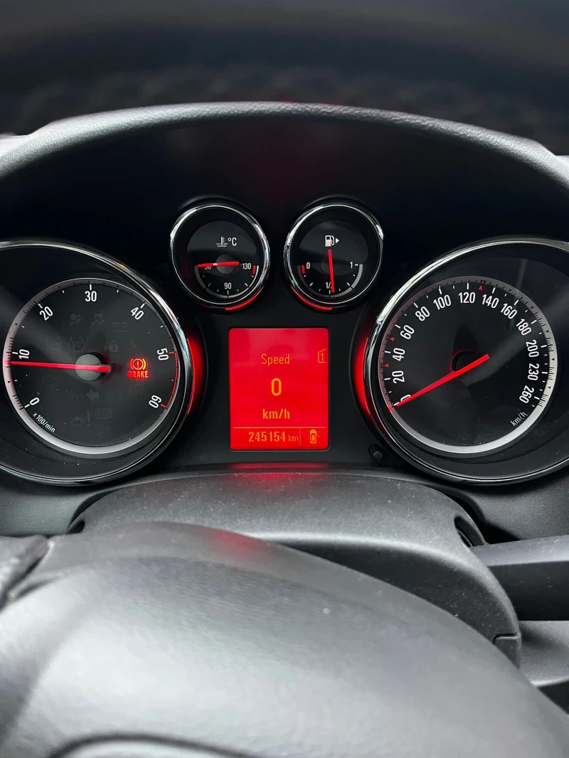 Opel Astra J 1.7 CDTI Euro 5A, снимка 9 - Автомобили и джипове - 52863387