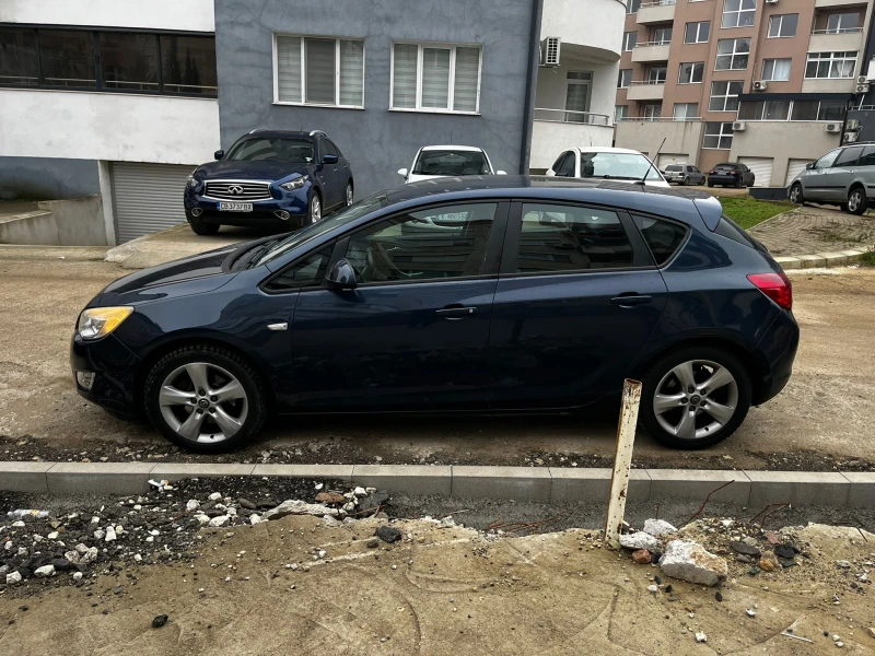 Opel Astra J 1.7 CDTI Euro 5A, снимка 2 - Автомобили и джипове - 52863387