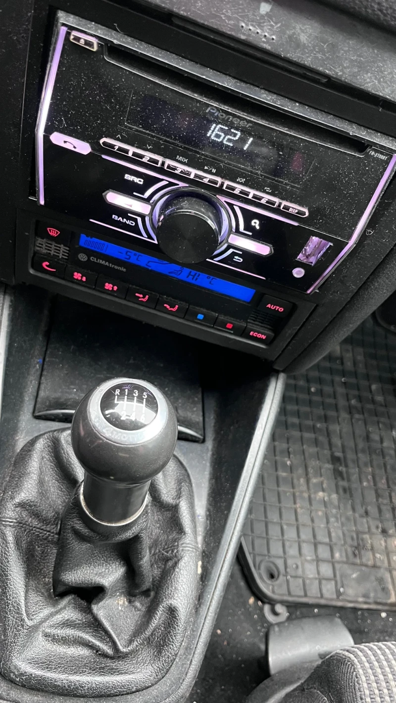 VW Golf 1.9 TDI 110hp 4Motion 6 скорости, снимка 7 - Автомобили и джипове - 53342960