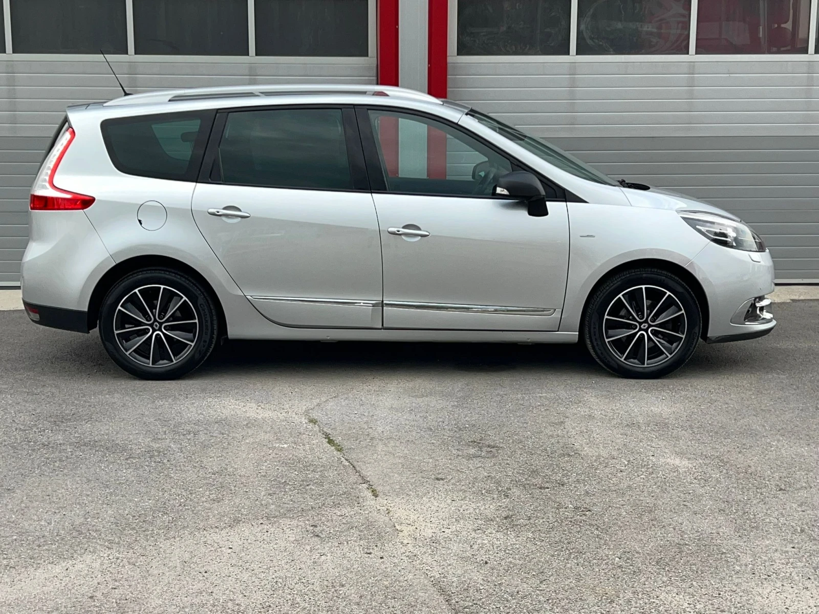 Renault Scenic 1.5DCI BOSE KEY LESS AUTOMATIK NAVI KAMERA - изображение 7