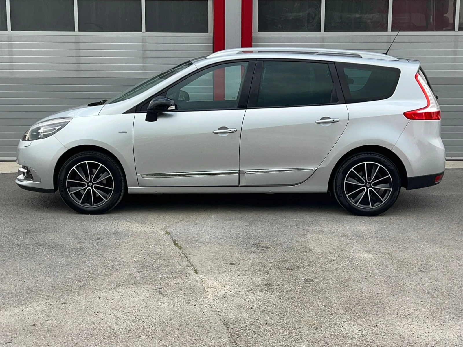 Renault Scenic 1.5DCI BOSE KEY LESS AUTOMATIK NAVI KAMERA - изображение 6